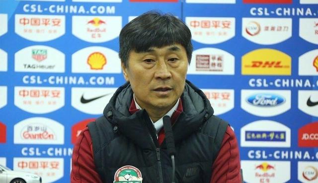 我暗自庆幸，海浪砸过去一定会把小船打翻，假如我还待在船上，后果不堪设想。